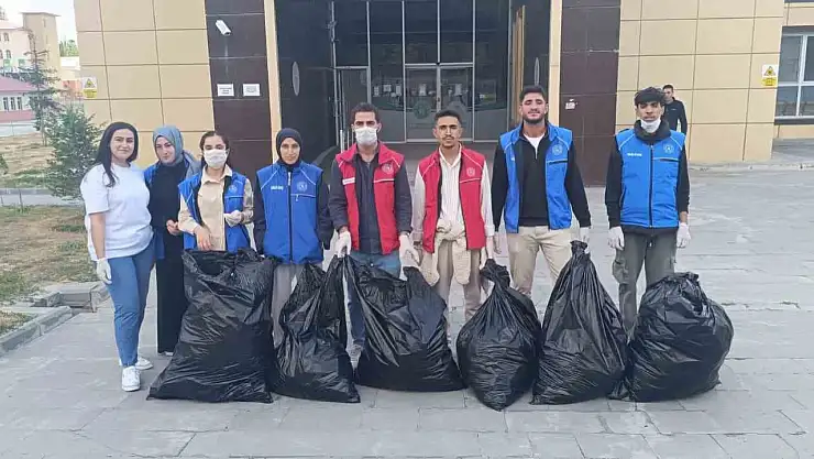 Patnos'ta gönüllü gençler çevre için sahaya indi