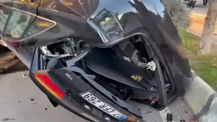 Patnos'ta hız kazaya neden oldu, araç takla attı: Yaralılar var