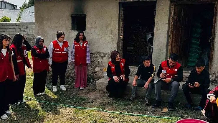 Patnos'ta Kızılay ekipleri ihtiyaç sahiplerinin kapısını çaldı