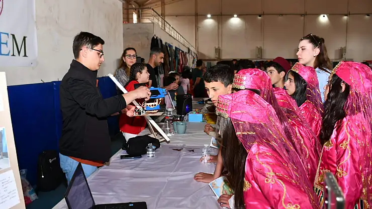 Patnos'ta öğrencilerin el emeği projeleri yoğun ilgi gördü