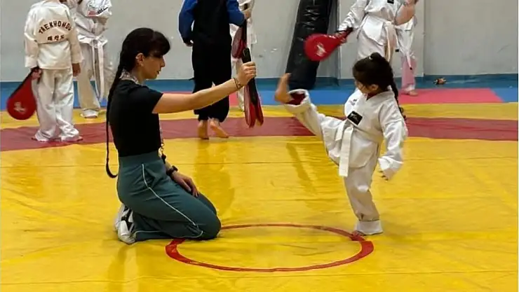 Patnos'ta taekwondo ilgisi büyüyor: Gençler disiplin ve sporla güçleniyor