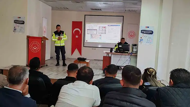 Patnos'ta tarım aracı kullanıcılarına trafik kuralları anlatıldı