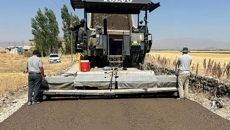 Patnos'un köy yolları yenileniyor