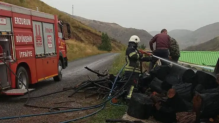 Pazaryolu'nda Çıkan Odunluk Yangını Korkuttu