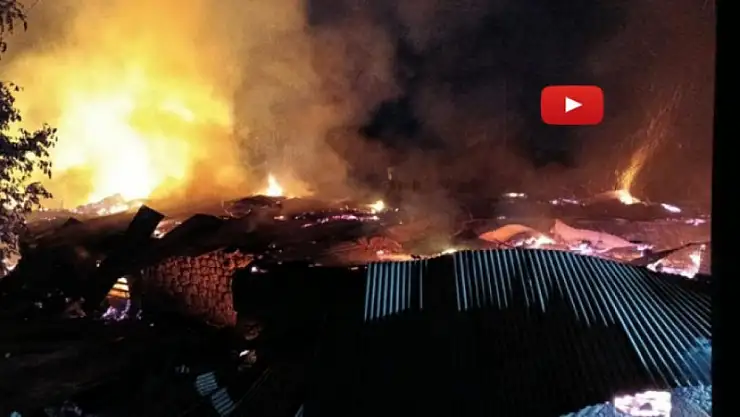 Pazaryolu'nda çıkan yangında 5 ev ve ahırlar kullanılamaz hale geldi