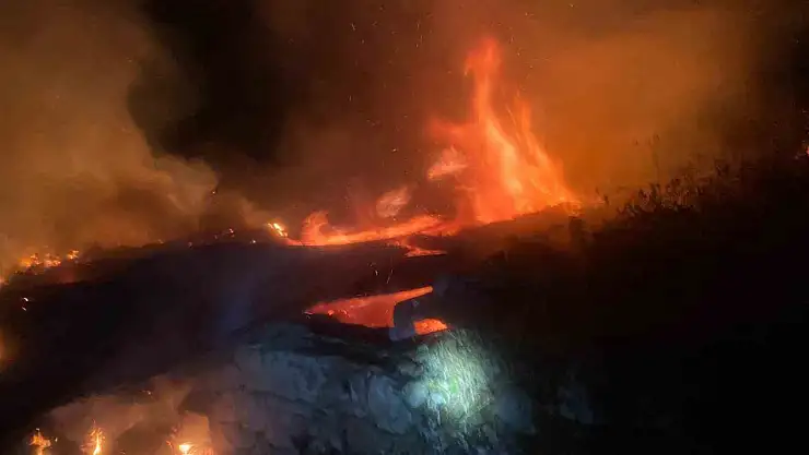 Pazaryolu'nda Korkunç Yangın: 5 Ev, 2 Ahır ve 2 Samanlık Yanarak Kullanılamaz Hale Geldi