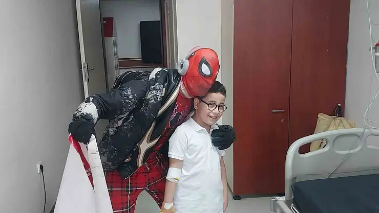 Pijamalı Spiderman'in 63. durağı Erzurum oldu