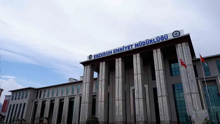 Polis kaza kurşunu ile arkadaşını yaraladı