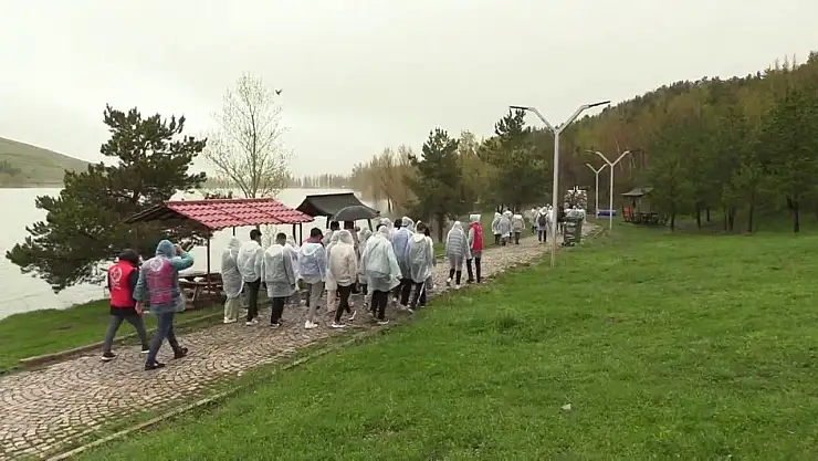 Polis ve Gençler Piknikte Bir Araya Geldi