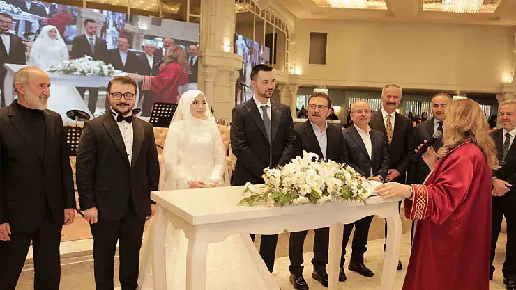 Prof. Dr. Ali Fuat Atmaca'nın oğlu görkemli düğünle hayatını Elif Nida Koç ile birleştirdi