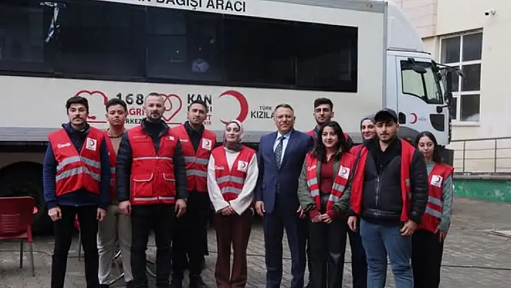 Rektör Gürel'den Kızılay Kan Bağış Standına Destek Ziyareti