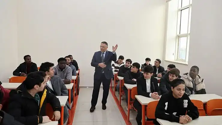 Rektör Gürel'den Uluslararası Öğrencilere Moral Desteği