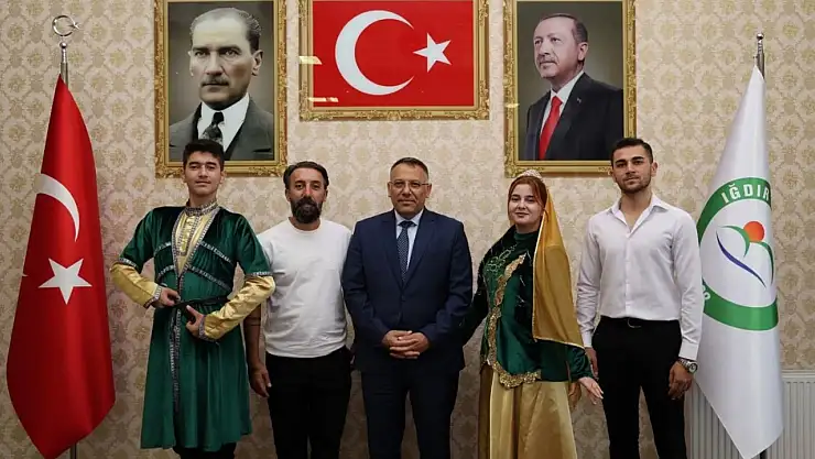 Rektör Gürel, Halk Oyunları Iğdır İl Temsilciliği Üyelerini Makamında Ağırladı