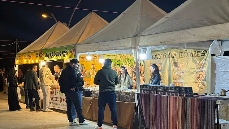 Rengarenk tatlar buluştu Ağrı'da yöresel ürünler ilgi odağı oldu