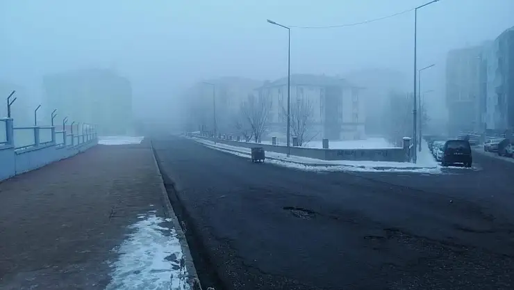 Sabahın ilk ışıklarında sis,  Ağrı'yı esir aldı