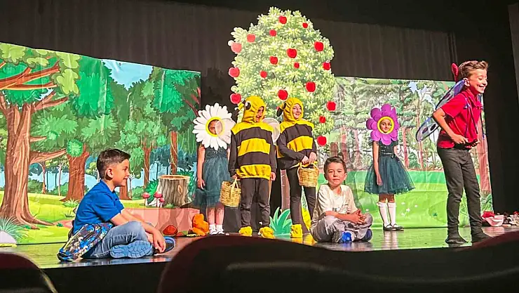 Sabancı İlkokulu Tiyatrosu, SMA hastası için sahne aldı doğa sevgisi ve dayanışma temalarıyla dikkat çekti