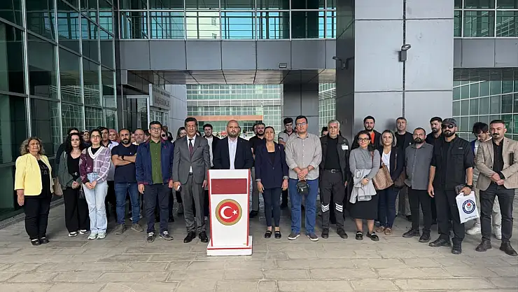 Sağlık çalışanları Ağrı'da meslektaşlarına sahip çıktı