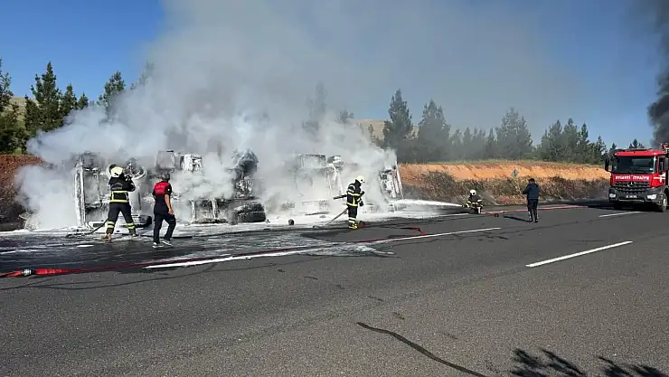Şanlıurfa'da yakıt yüklü tanker devrildi, sürücü hastaneye kaldırıldı!