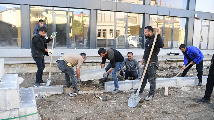 Saray Mahallesi'nde Kaldırım Çalışmaları Devam Ediyor