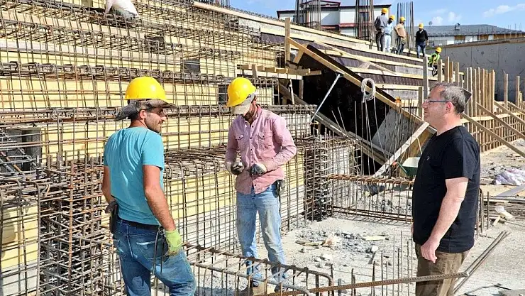 Sarıkamış'a Modern Kapalı Spor Salonu Yapımı Devam Ediyor, Gençlere Spor İmkanları Sunacak