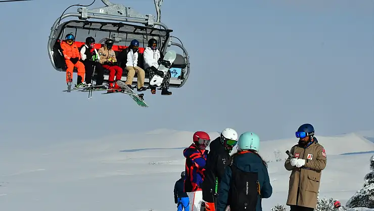 Sarıkamış Kayak Merkezi'nde hafta sonu kayak keyfi