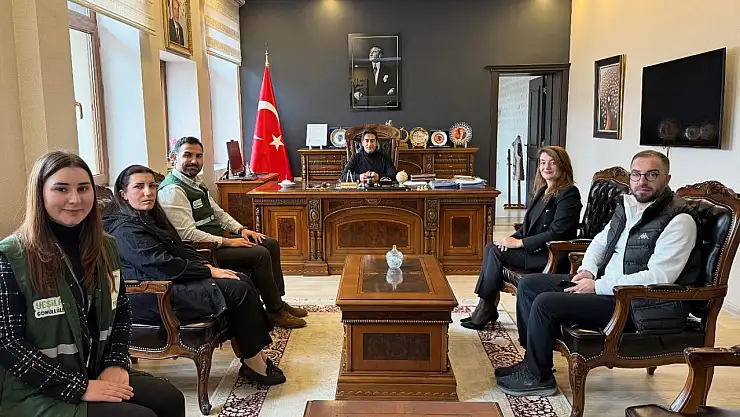 Sarıkamış Kaymakamı, Yeşilay Heyetini Makamında Ağırladı
