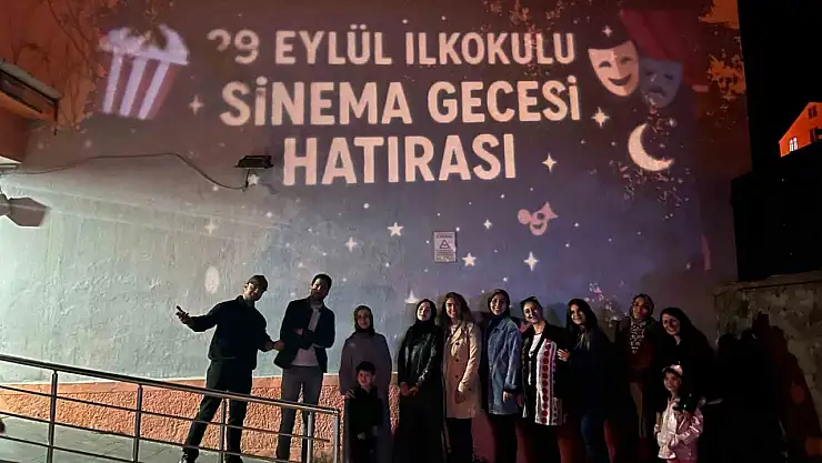 Sarıkamış'ta Öğrenciler Açık Hava Sinemasında keyifli Bir Akşam Geçirdi!