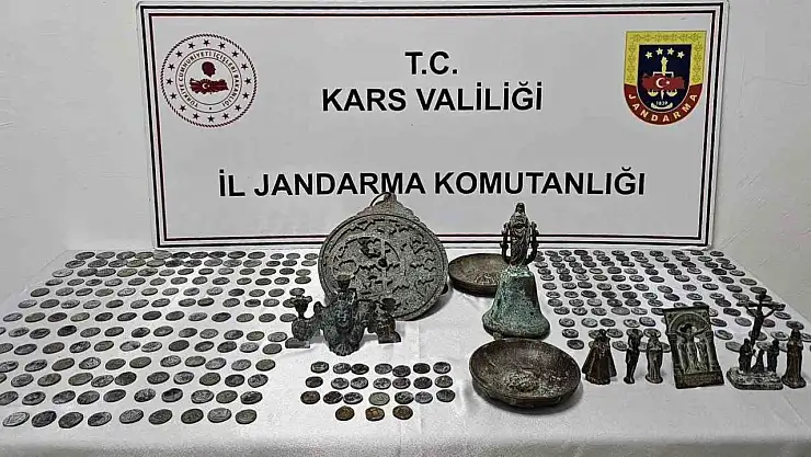 Sarıkamış'ta tarihi eser kaçakçıları operasyonla yakalandı, çok sayıda sikke ele geçirildi