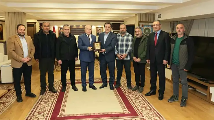 Sekmen, Doğu Anadolu Gazeteciler ile işbirliği ve teşekkür plaketi üzeri bir araya geldi