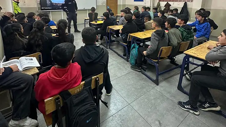 Selim'de 65 öğrenciye trafik eğitimi verildi, güvenli geçiş kuralları öğretildi