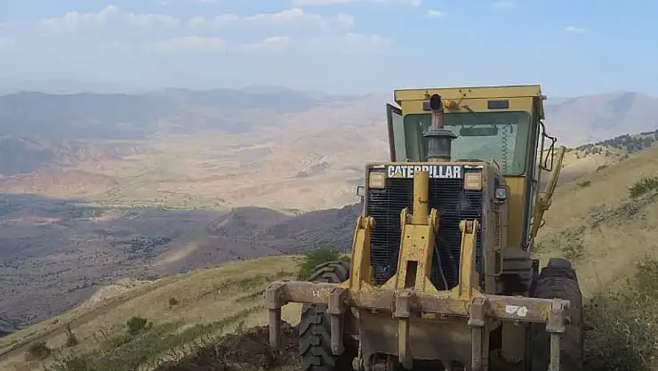 Şenkaya Belediyesi'nden Yukarıbakraçlı Mahallesi'nde Yol Bakım Çalışması