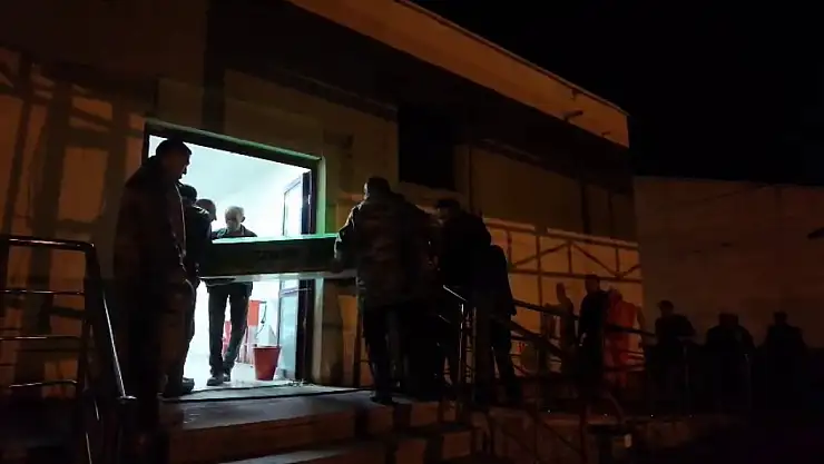 Şenkaya'da yıldırım düşmesi: Baba ve oğlu hayatını kaybetti, soruşturma başlatıldı