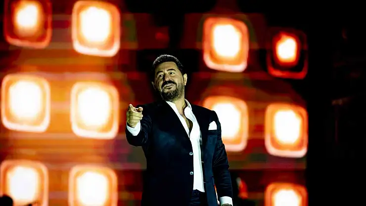 Serkan Kaya, Erzurum Festivali'nde On Binlerce Hayranıyla Coşkulu Bir Konser Verdi!