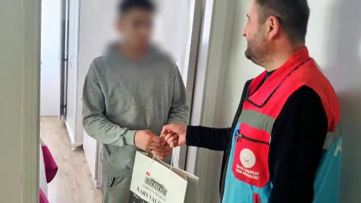 Sevdamız Eğitim Parolasıyla Öğrencilere Kaynak Kitap Desteği