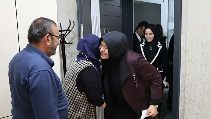 Sevim Karaloğlu, Şehit Adem Gezer'in Ailesini Ziyaret Etti