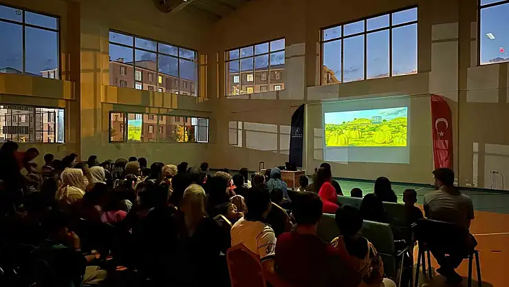 Sinema etkinliği Patnos'ta çocukların sosyalleşmesine katkı sağladı