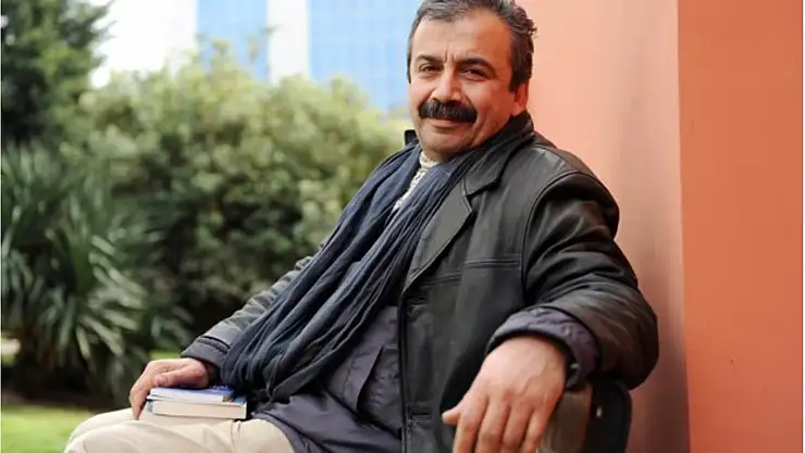 Sırrı Süreyya Önder Neden Seviliyor? Sırrı Süreyya Önder Yorumlar Ekşi 2025