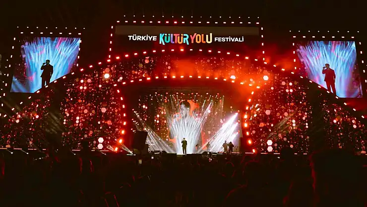 Siyam, Erzurum Kültür Yolu Festivali'nde unutulmaz bir müzik ziyafeti sundu