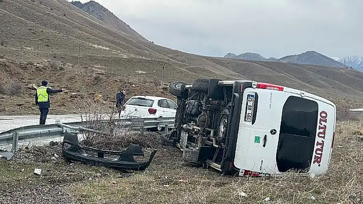Son Dakika: Erzurum'da minibüsün devrilmesi sonucu 13 kişi yaralandı