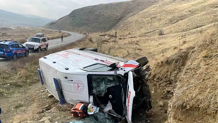 Son Dakika | Muş'ta ambulans devrildi: 3 yaralı