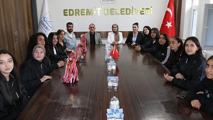 Sporculardan Van Edremit Belediyesi'ne Ziyaret