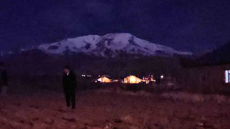 Süphan Dağı'nda Kış Güzellikleri: Gece Manzarası Fotoğraf Tutkunlarını Büyülüyor