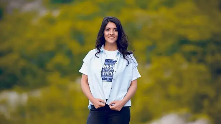 Sura İskenderli kaç yaşında? Sura İskenderli Türk mü? Sura İskenderli nasıl ünlü oldu?