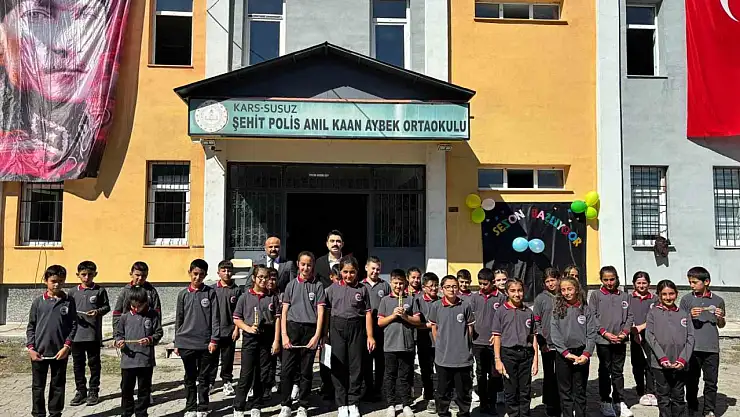 Susuz'da İlköğretim Haftası, Yeşil Vatan temasıyla coşkuyla kutlandı ve tohumlar dağıtıldı