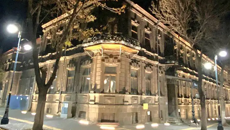 Tarihi Defterdarlık Binası Önündeki MOBESE Direği Sökülüyork