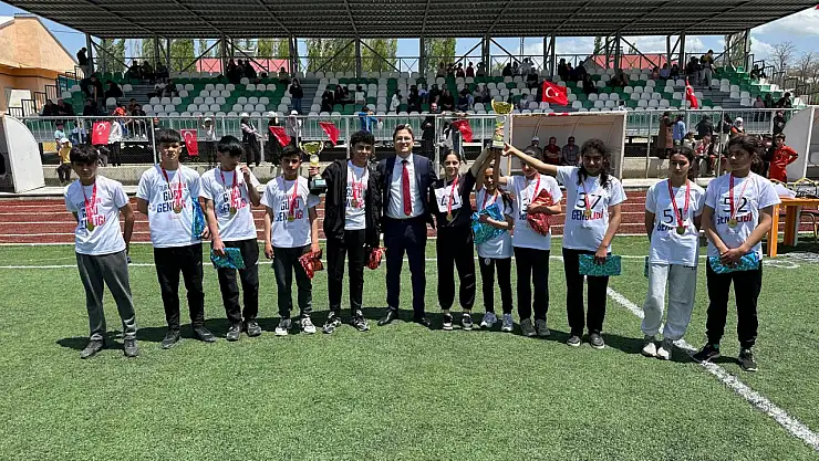 Taşlıçay'da genç sporcular madalya için yarıştı