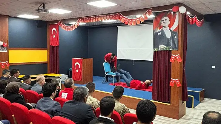 Taşlıçay'da Kızılay'dan kamu personeline ilk yardım eğitimi