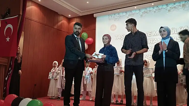 Taşlıçay'da öğrenciler Umre ödülü için yarıştı ödüller sahiplerini buldu