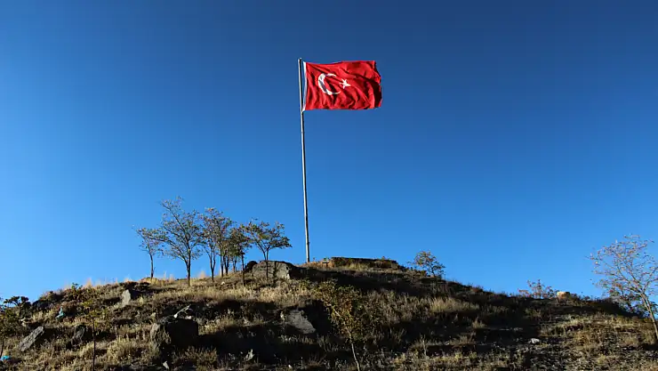 Taşlıçay'da sonbahar renkleri Bayraklı Tepe'de buluştu