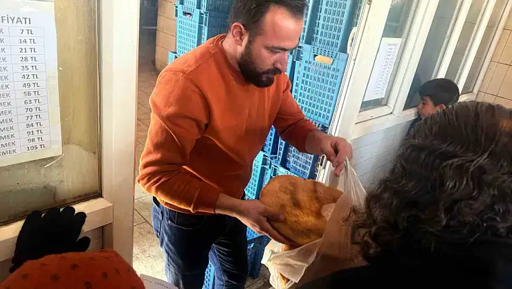Taşlıçay'da ücretsiz ekmek dağıtımı başladı